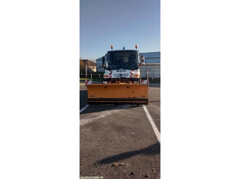Arrendamiento de  Mercedes UNIMOG U300 2011 24300 kms avec lame de déneigement + saleuse Mercedes UNIMOG U300 2011 24300 kms avec lame de déneigement + saleuse: foto 4 Arrendamiento de  Mercedes UNIMOG U300 2011 24300 kms avec lame de déneigement + saleuse Mercedes UNIMOG U300 2011 24300 kms avec lame de déneigement + saleuse: foto 4