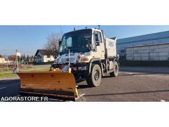 Arrendamiento de  Mercedes UNIMOG U300 2011 24300 kms avec lame de déneigement + saleuse Mercedes UNIMOG U300 2011 24300 kms avec lame de déneigement + saleuse: foto 2 Arrendamiento de  Mercedes UNIMOG U300 2011 24300 kms avec lame de déneigement + saleuse Mercedes UNIMOG U300 2011 24300 kms avec lame de déneigement + saleuse: foto 2