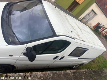 Furgoneta pequeña Renault Trafic dci 115 / 228000 km - Immatriculation anglaise: foto 5