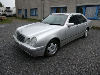 Coche Mercedes-Benz E-Klasse E220: foto 1