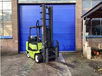 Carretilla elevadora 1999 CLARK CGC30 FORKLIFT 7300 MM: foto 2 Carretilla elevadora 1999 CLARK CGC30 FORKLIFT 7300 MM: foto 2