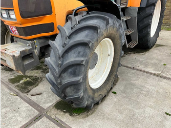 Tractor Renault Ares 816RZ: foto 5 Tractor Renault Ares 816RZ: foto 5