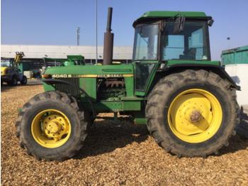 Tractor John Deere 4040 S: foto 1