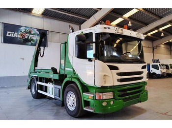 Camión portacontenedor de cadenas SCANIA P 360