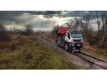 Camión con plataforma elevadora Iveco TRAKER 4x4 RAIL ROAD PALFINGER SCHIENEN TWO WAY: foto 4