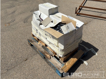 Equipo de construcción Pallet of Various Rubber Sandals: foto 2