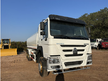 Camión cisterna SINOTRUK HOWO 371 Water Tanker Truck: foto 2