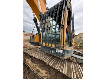 Excavadora Hyundai HX235 LCR: foto 2