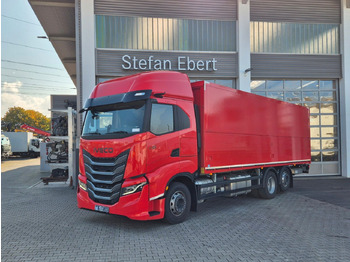 Camión transporte de bebidas IVECO