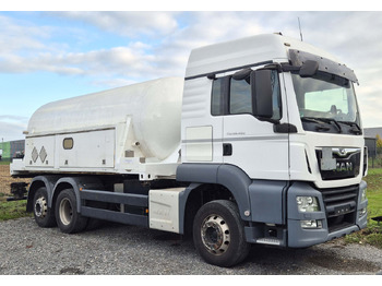 Camión cisterna MAN