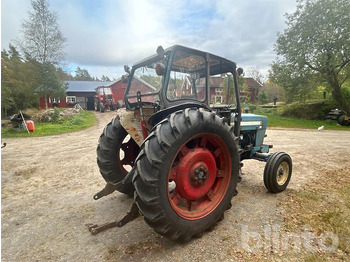 Tractor FORD 4000: foto 3