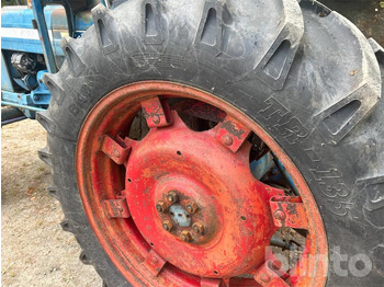 Tractor FORD 4000: foto 5