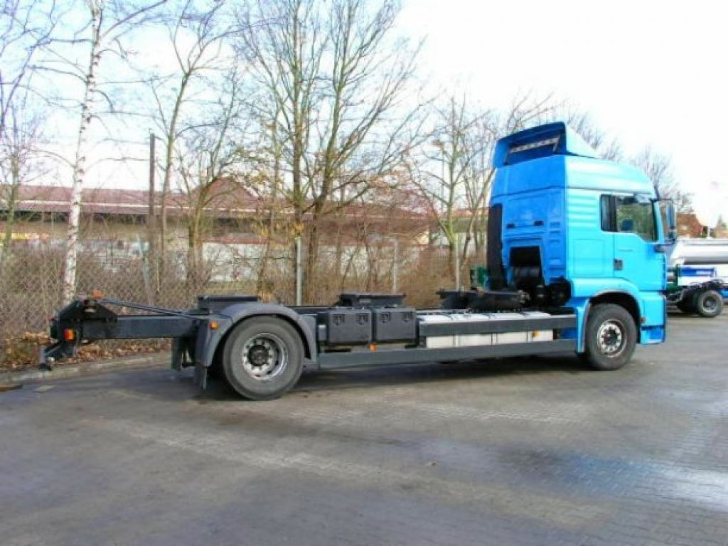 MAN 18.410 TGA2 Achs BDF- LKW - Camión portacontenedore/ Intercambiable: foto 4 MAN 18.410 TGA2 Achs BDF- LKW - Camión portacontenedore/ Intercambiable: foto 4