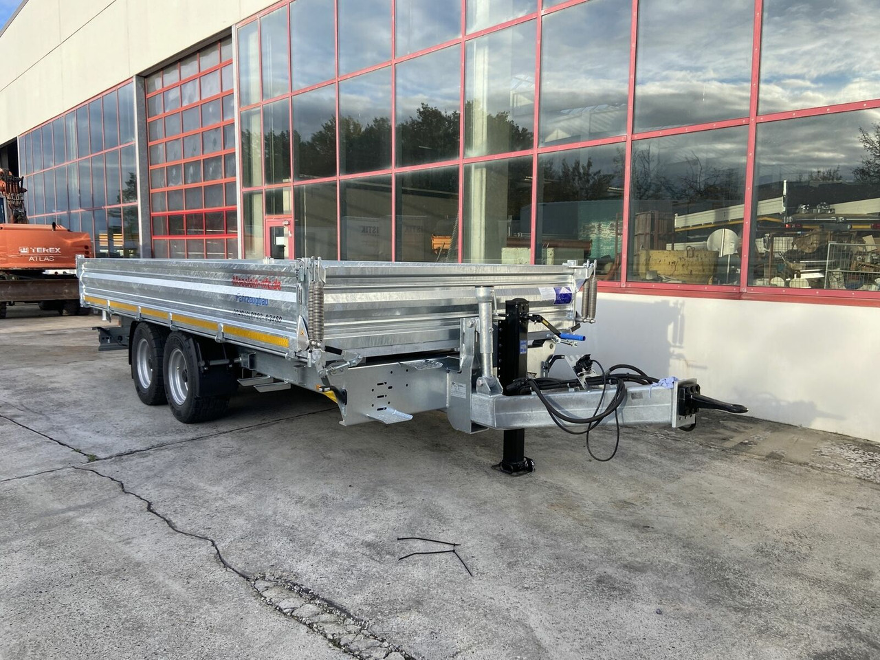 Möslein Kipper Tieflader, Breite Reifen-- Neufahrzeug - - Remolque volquete: foto 5 Möslein Kipper Tieflader, Breite Reifen-- Neufahrzeug - - Remolque volquete: foto 5