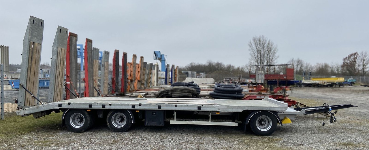 Möslein Neuwertig 3 Achs Tieflader 8,10 m Ladefläche - Remolque góndola rebajadas: foto 2 Möslein Neuwertig 3 Achs Tieflader 8,10 m Ladefläche - Remolque góndola rebajadas: foto 2