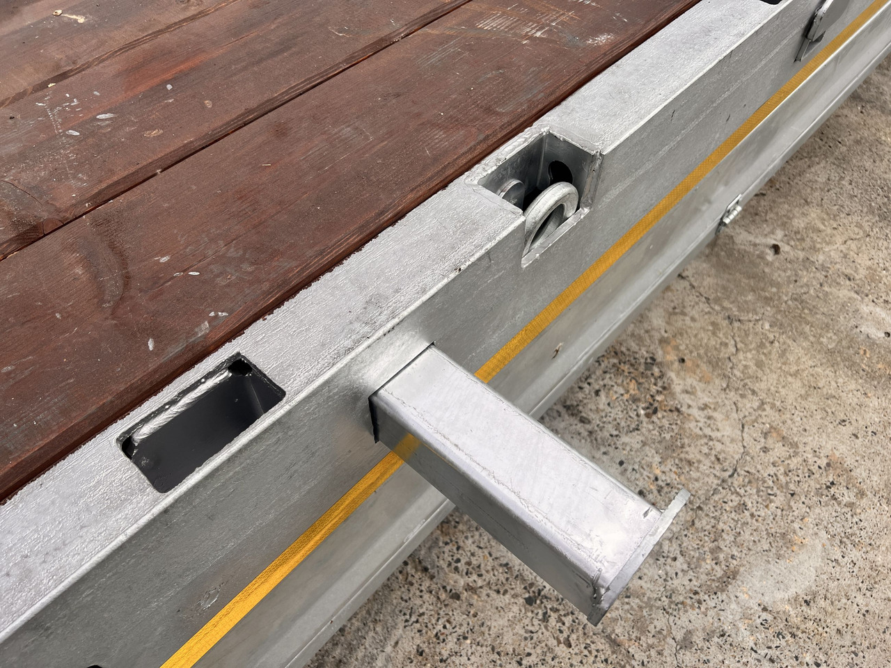 Möslein ST 3 3 Achs Satteltieflader neu - Semirremolque góndola rebajadas: foto 3 Möslein ST 3 3 Achs Satteltieflader neu - Semirremolque góndola rebajadas: foto 3