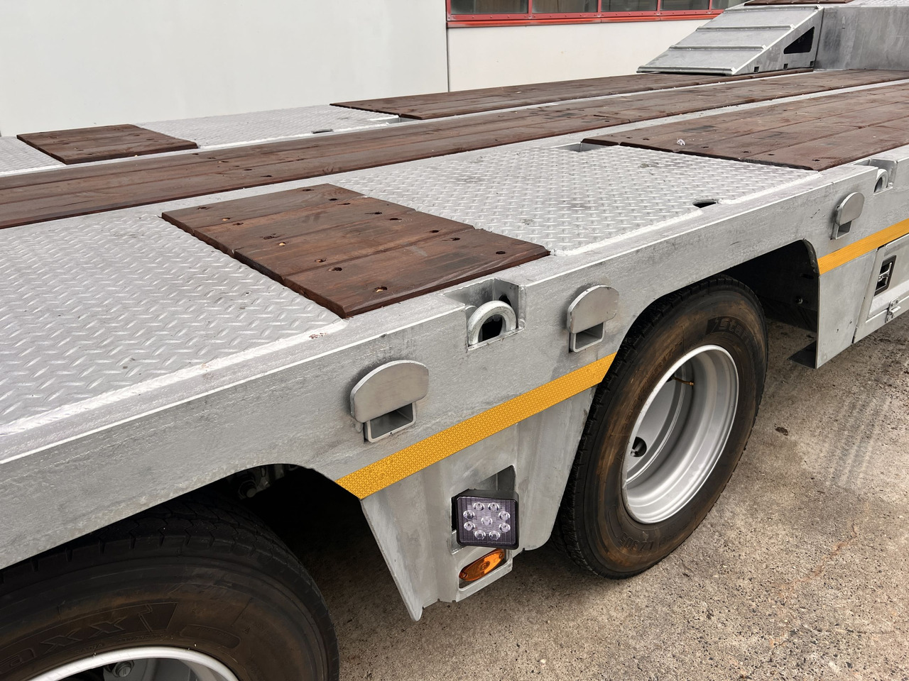 Möslein ST 3 3 Achs Satteltieflader neu - Semirremolque góndola rebajadas: foto 2 Möslein ST 3 3 Achs Satteltieflader neu - Semirremolque góndola rebajadas: foto 2