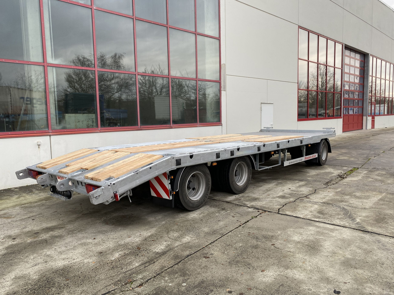 Möslein T 3-8,20 P OR 3 Achs Tieflader gerader Ladefläche 8,10 m,Neufahrzeug - Remolque góndola rebajadas: foto 2 Möslein T 3-8,20 P OR 3 Achs Tieflader gerader Ladefläche 8,10 m,Neufahrzeug - Remolque góndola rebajadas: foto 2