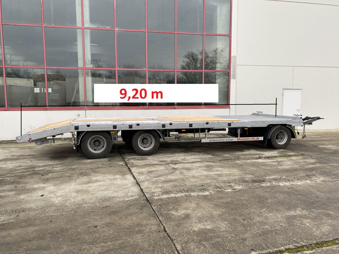 Möslein T 3-P9,2 OR 3 Achs Tieflader gerader Ladefläche 9 m, Neufahrzeug - Remolque góndola rebajadas: foto 1 Möslein T 3-P9,2 OR 3 Achs Tieflader gerader Ladefläche 9 m, Neufahrzeug - Remolque góndola rebajadas: foto 1
