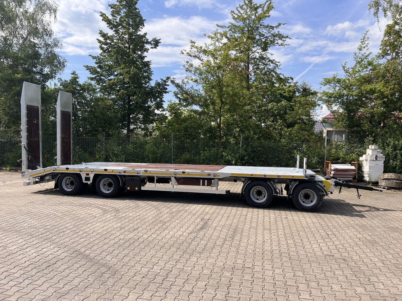 Möslein T4 VB H1 gerade neuer 4 Achs Tieflader gerade hydraulischen Rampen - Remolque góndola rebajadas: foto 1 Möslein T4 VB H1 gerade neuer 4 Achs Tieflader gerade hydraulischen Rampen - Remolque góndola rebajadas: foto 1