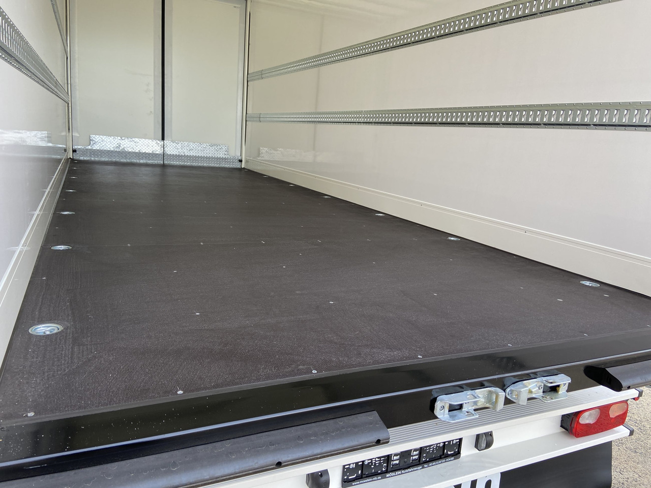 Möslein TKO 105 D 6m weiß Tandem- Koffer, Durchladbar, -- Neufahrzeug -- - Remolque caja cerrada: foto 3 Möslein TKO 105 D 6m weiß Tandem- Koffer, Durchladbar, -- Neufahrzeug -- - Remolque caja cerrada: foto 3