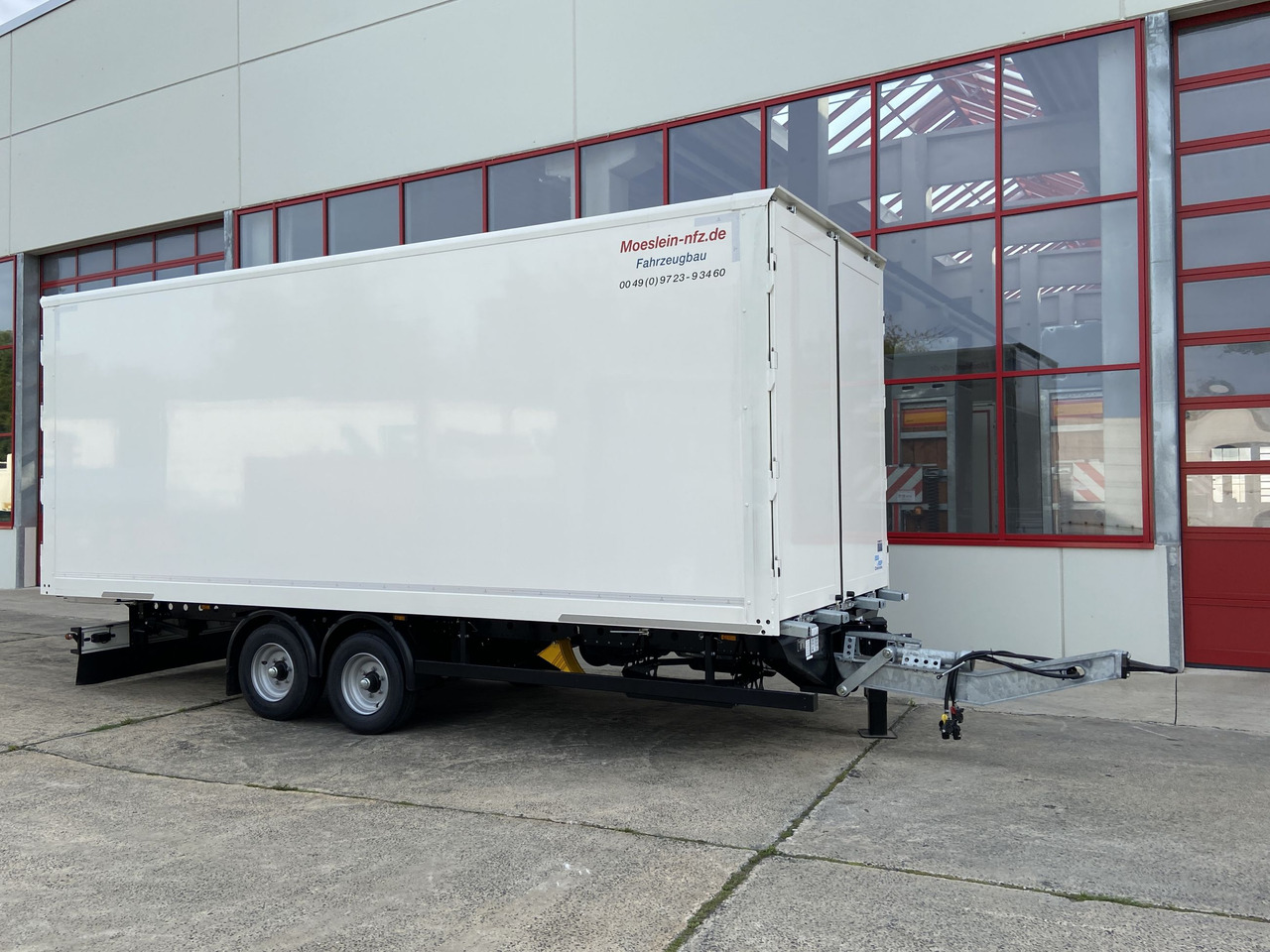 Möslein TKO 105 D 7m weiß Tandem- Koffer, Durchladbar, -- Neufahrzeug -- - Remolque caja cerrada: foto 2 Möslein TKO 105 D 7m weiß Tandem- Koffer, Durchladbar, -- Neufahrzeug -- - Remolque caja cerrada: foto 2