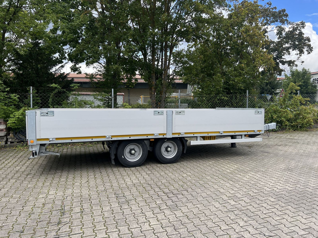 Möslein Tandem Pritsche- Tieflader mit Rungentaschen - Remolque góndola rebajadas: foto 4 Möslein Tandem Pritsche- Tieflader mit Rungentaschen - Remolque góndola rebajadas: foto 4