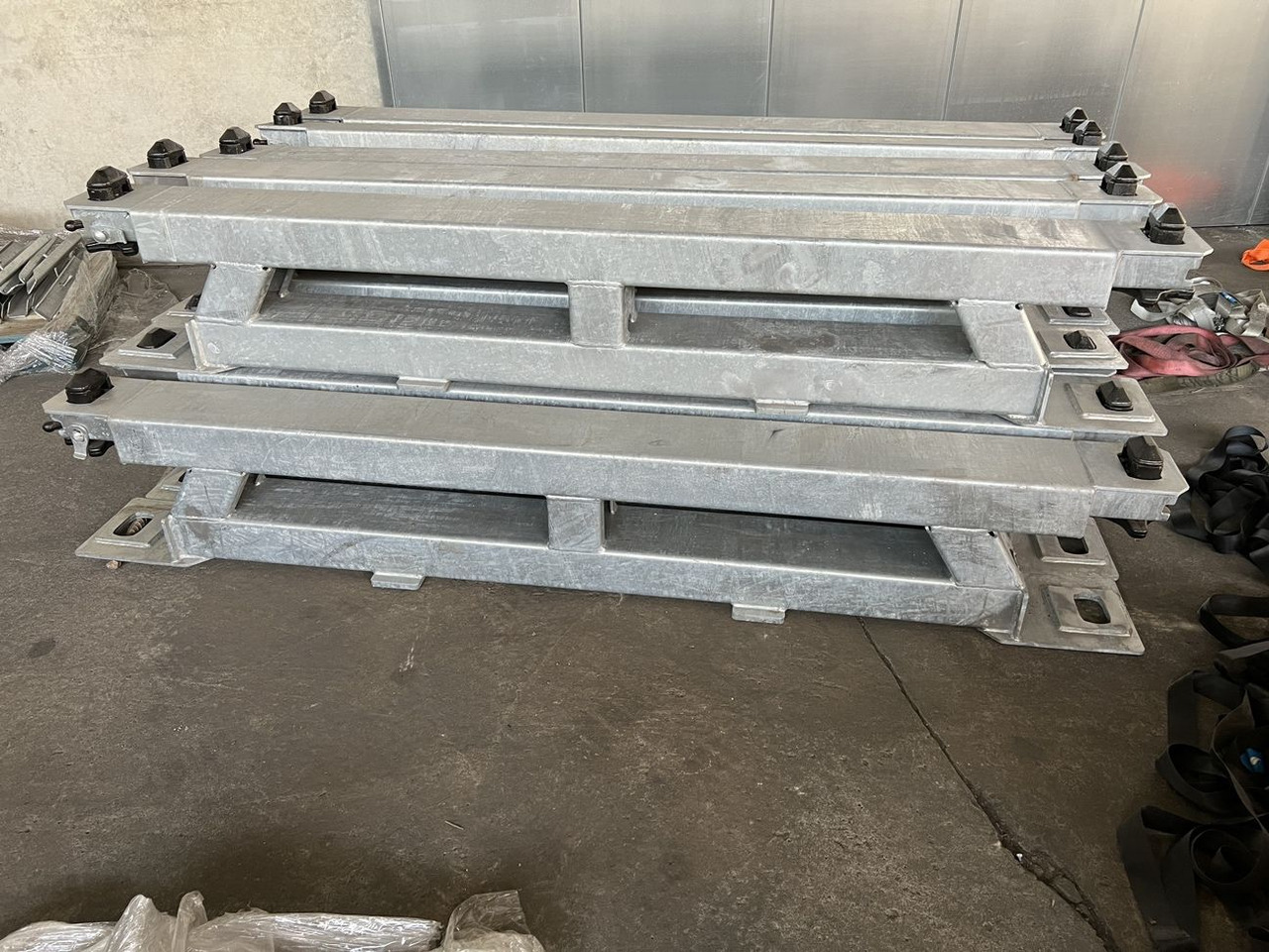 Müller Mitteltal Ausgleichsbock für Satteltieflader incl. Conatinerverschlüssen - Semirremolque góndola rebajadas: foto 2 Müller Mitteltal Ausgleichsbock für Satteltieflader incl. Conatinerverschlüssen - Semirremolque góndola rebajadas: foto 2