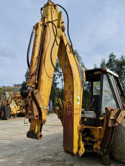 CATERPILLAR 426B (BRAZO TELESCÓPICO Y PLUMA) - Brazo: foto 1 CATERPILLAR 426B (BRAZO TELESCÓPICO Y PLUMA) - Brazo: foto 1