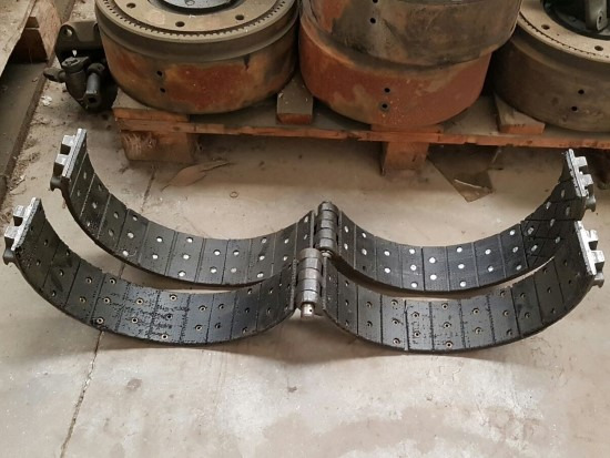 FIAT ALLIS / FIAT HITACHI FL14, FD14, AD14, FD175, FL175, AD10, FL10 (CINTA DE FRENO/ ZUNCHO DE FRENO) - Piezas de freno para Maquinaria de construcción: foto 1 FIAT ALLIS / FIAT HITACHI FL14, FD14, AD14, FD175, FL175, AD10, FL10 (CINTA DE FRENO/ ZUNCHO DE FRENO) - Piezas de freno para Maquinaria de construcción: foto 1