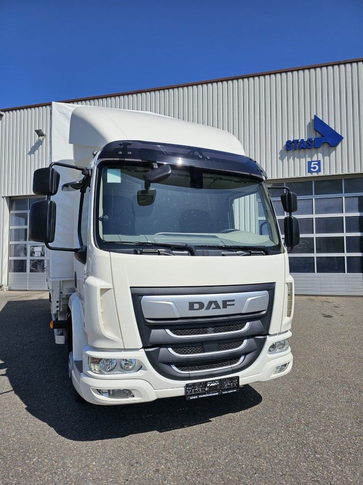 DAF LF 210 7,49t Spier Pritsche-Plane LBW Tageszulas DAF FA LF 210 08t Spier Pritsche mit LBW - Camión lona: foto 2 DAF LF 210 7,49t Spier Pritsche-Plane LBW Tageszulas DAF FA LF 210 08t Spier Pritsche mit LBW - Camión lona: foto 2