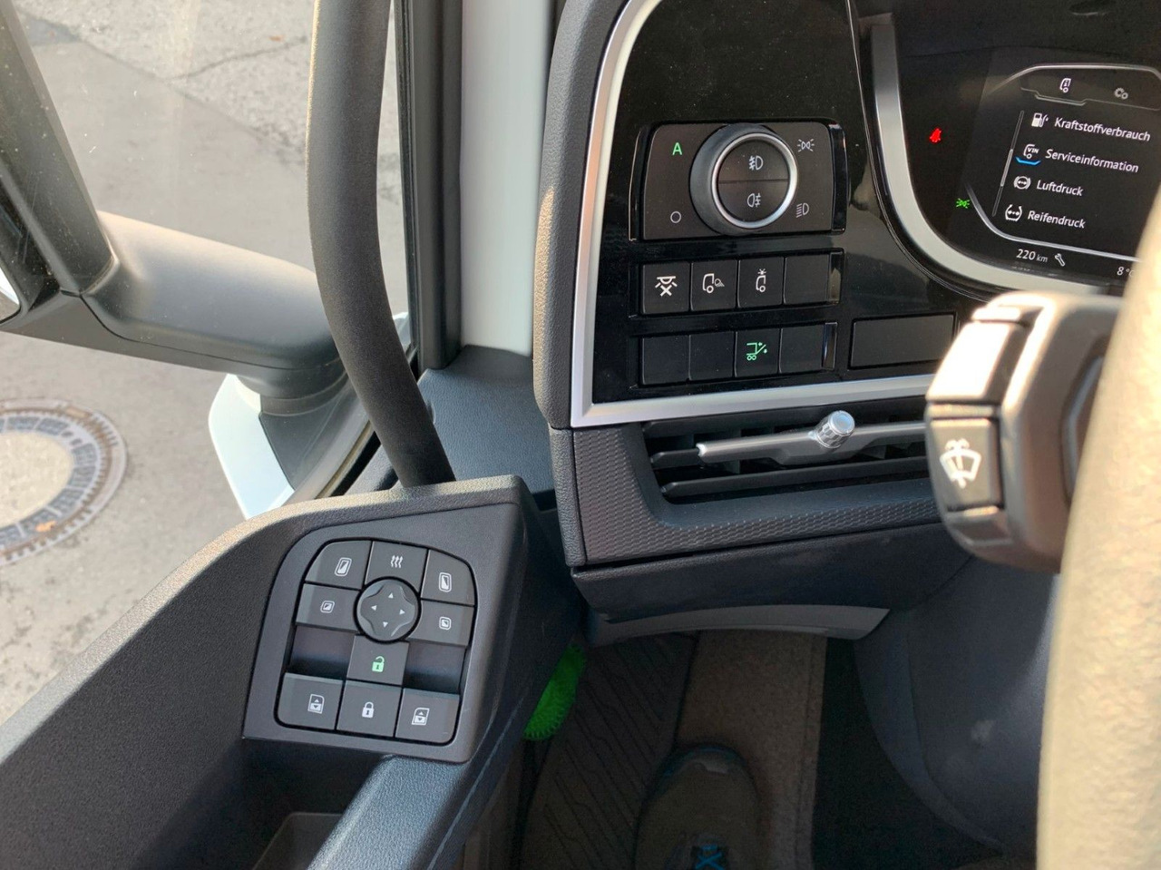 Camión transporte de bebidas DAF XD 370 FA Getränkeaufbau zikun: foto 9