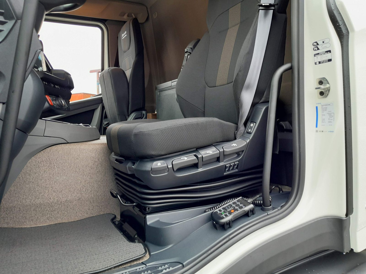 Camión chasis nuevo DAF XD 370 Fahrgestell DAF XD 370 Fa Swing-Board-Aufbau: foto 12 Camión chasis nuevo DAF XD 370 Fahrgestell DAF XD 370 Fa Swing-Board-Aufbau: foto 12