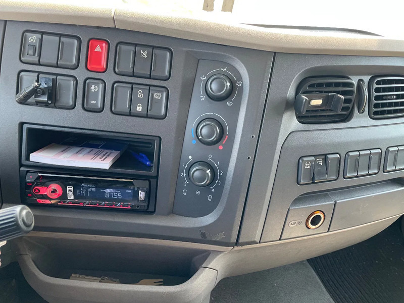 Camión caja cerrada DAF LF 180 8-2016: foto 17 Camión caja cerrada DAF LF 180 8-2016: foto 17