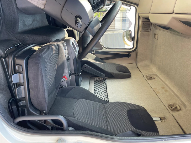 Camión caja cerrada DAF LF 180 8-2016: foto 11 Camión caja cerrada DAF LF 180 8-2016: foto 11