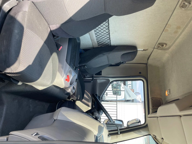 Camión caja cerrada DAF LF 180 8-2016: foto 10 Camión caja cerrada DAF LF 180 8-2016: foto 10