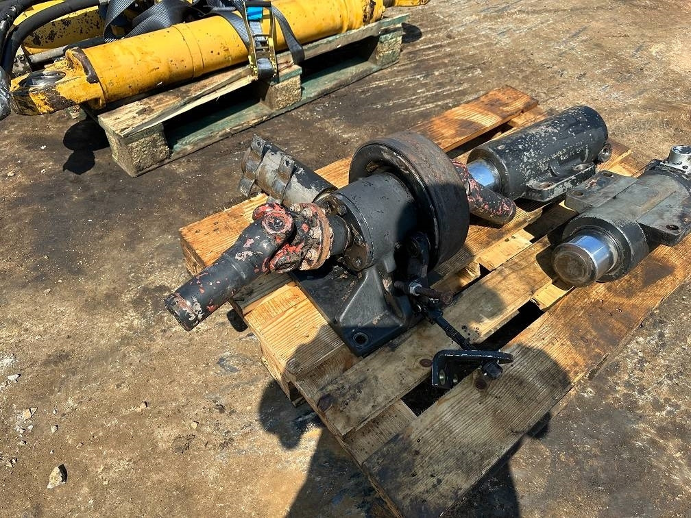 CAT 214 B FT gearbox - Excavadora de ruedas: foto 2 CAT 214 B FT gearbox - Excavadora de ruedas: foto 2