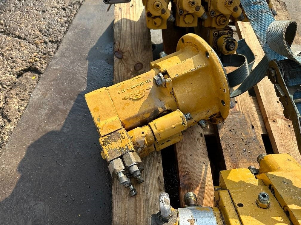 CAT 214 B FT hydro motor linde MMF-65 - Excavadora de ruedas: foto 2 CAT 214 B FT hydro motor linde MMF-65 - Excavadora de ruedas: foto 2