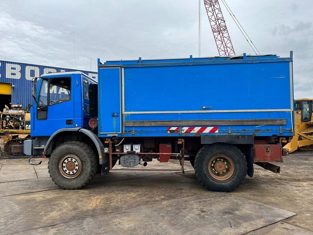 Iveco eurocargo 135E18 4x4  - Camión caja cerrada: foto 2 Iveco eurocargo 135E18 4x4  - Camión caja cerrada: foto 2