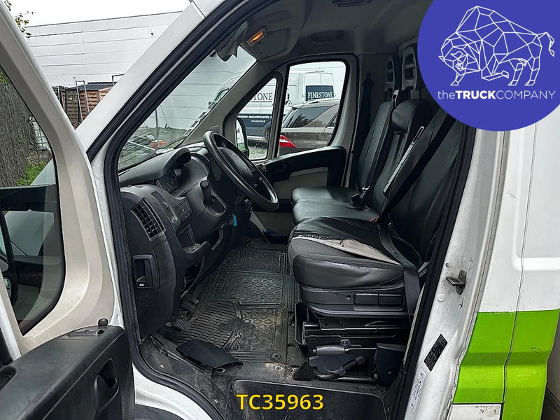 Furgoneta caja cerrada Peugeot Boxer 2.0 HDI BOX + LIFT: foto 9