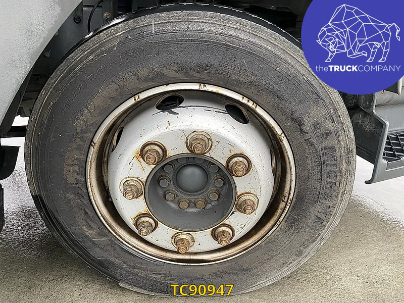 Camión frigorífico Renault D 210: foto 11