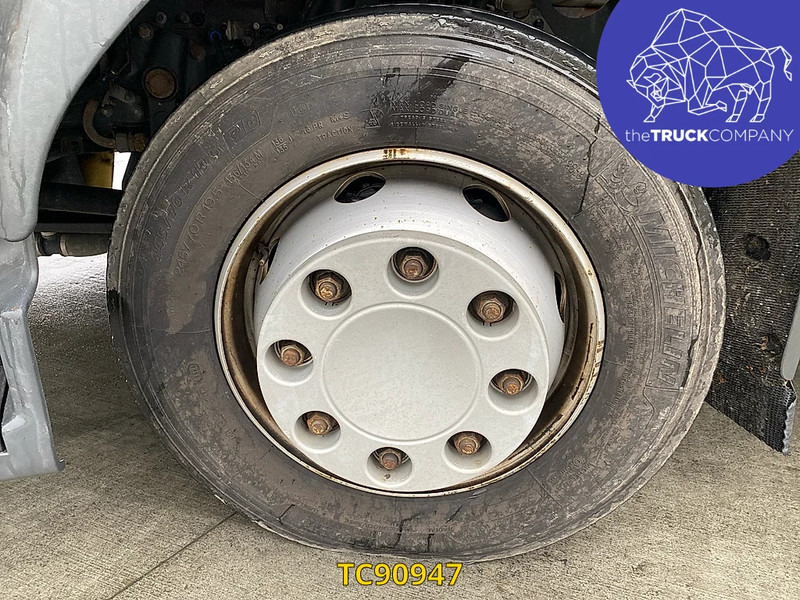Camión frigorífico Renault D 210: foto 17