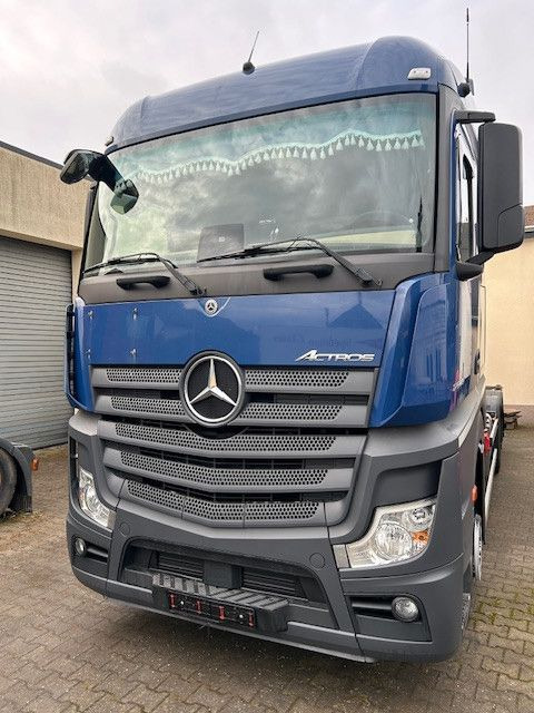 Mercedes-Benz 2548 Mercedes-Benz 2548 - Camión portacontenedore/ Intercambiable: foto 3 Mercedes-Benz 2548 Mercedes-Benz 2548 - Camión portacontenedore/ Intercambiable: foto 3