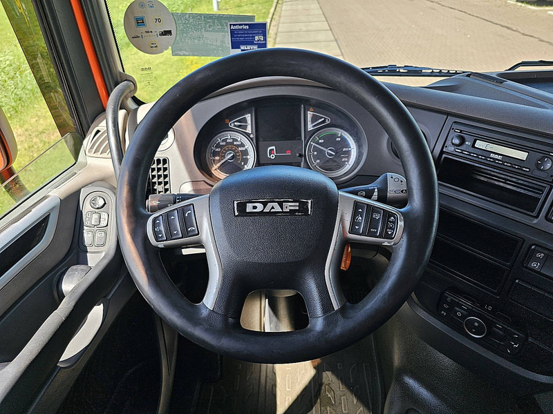 Cabeza tractora DAF XF 450 SPACECAB 2X TANK: foto 11