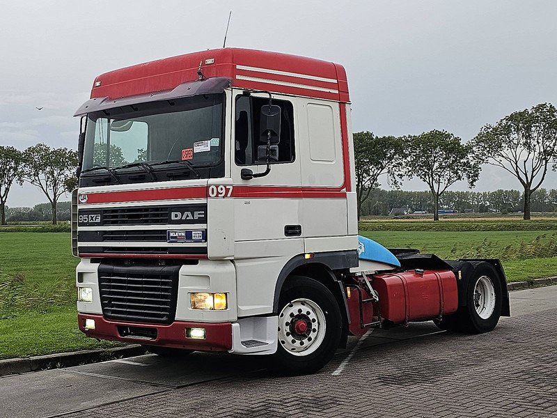 DAF XF 95.380 SPACECAB EURO 2 - Cabeza tractora: foto 2 DAF XF 95.380 SPACECAB EURO 2 - Cabeza tractora: foto 2
