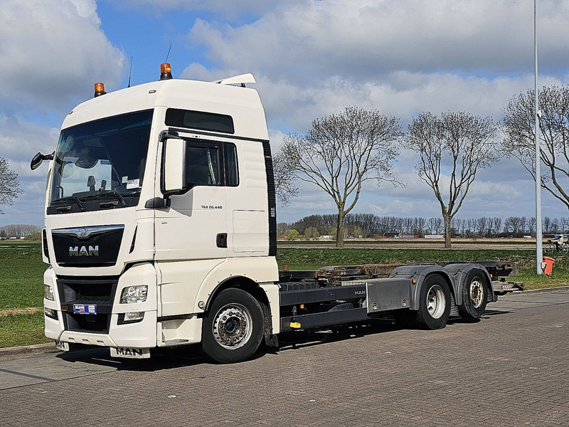 MAN 26.440 TGX XXL 6X2-4 STEER AXLE - Camión portacontenedore/ Intercambiable: foto 2 MAN 26.440 TGX XXL 6X2-4 STEER AXLE - Camión portacontenedore/ Intercambiable: foto 2