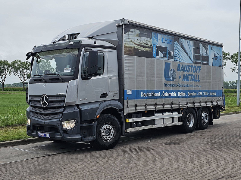Mercedes-Benz ANTOS 2543 + FORKLIFT PALFINGER - Camión lona: foto 2 Mercedes-Benz ANTOS 2543 + FORKLIFT PALFINGER - Camión lona: foto 2
