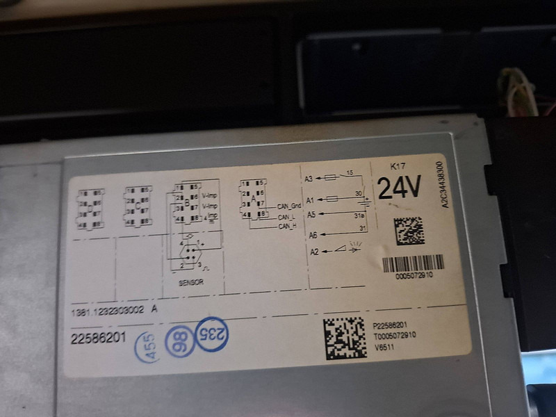 Camión caja cerrada Volvo FH 460: foto 17 Camión caja cerrada Volvo FH 460: foto 17