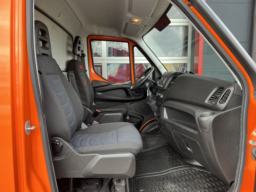 Iveco Daily 35S14 Klima Orig.127'km Küche Doppelbett - Autocaravana: foto 5 Iveco Daily 35S14 Klima Orig.127'km Küche Doppelbett - Autocaravana: foto 5