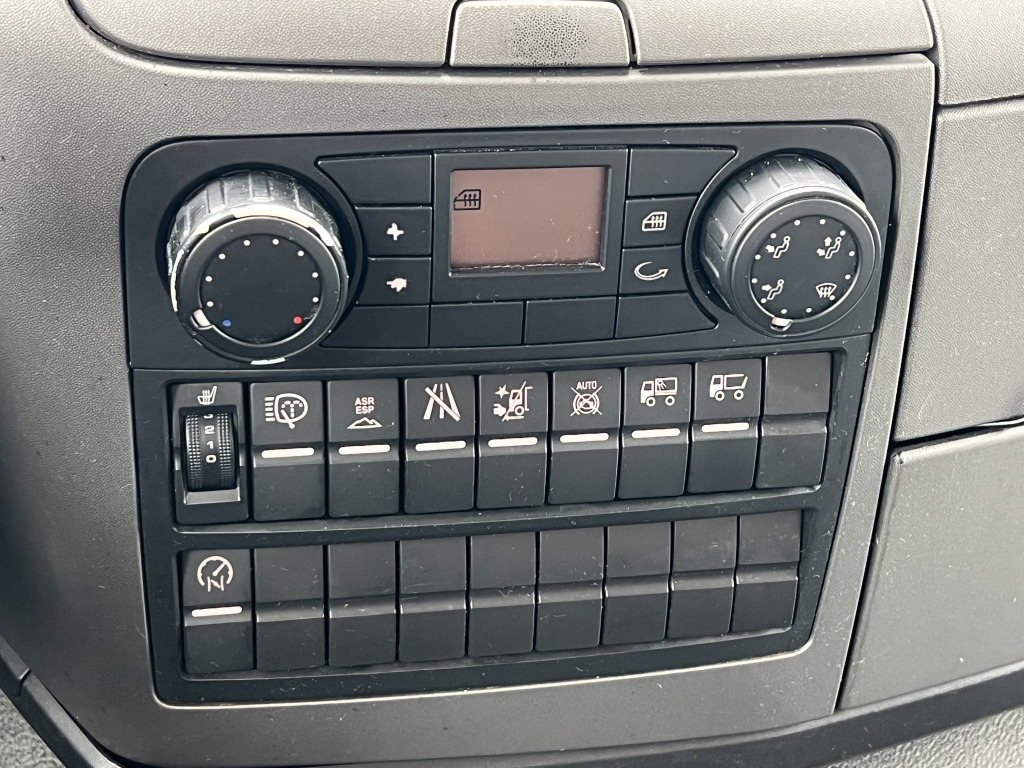 Camión caja cerrada MAN TGL 12.220 E6 7,1m Koffer+LBW Getriebegeräusche: foto 15 Camión caja cerrada MAN TGL 12.220 E6 7,1m Koffer+LBW Getriebegeräusche: foto 15